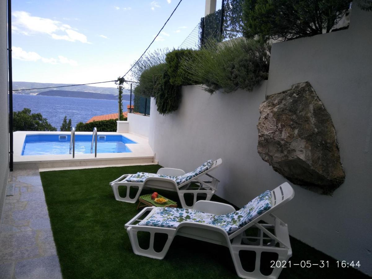 Private Pool And Sea View Apartment Омиш Экстерьер фото