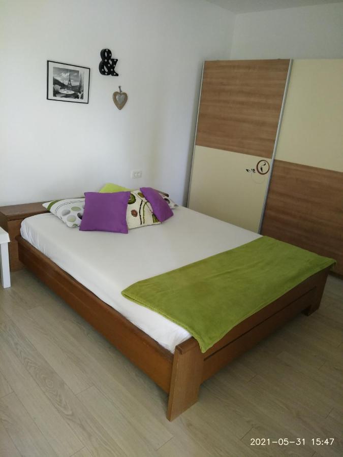 Private Pool And Sea View Apartment Омиш Экстерьер фото