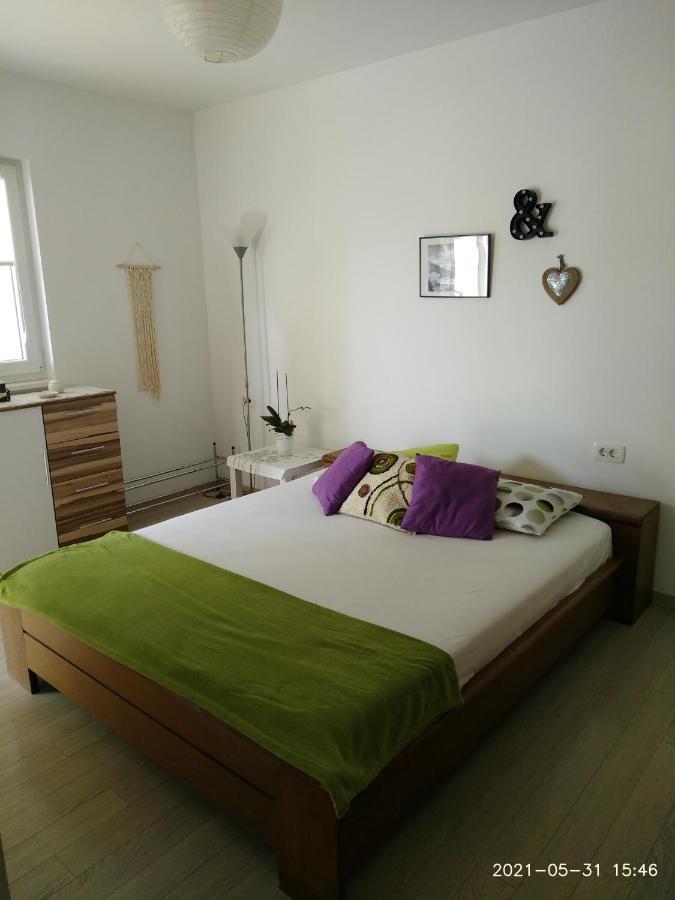 Private Pool And Sea View Apartment Омиш Экстерьер фото