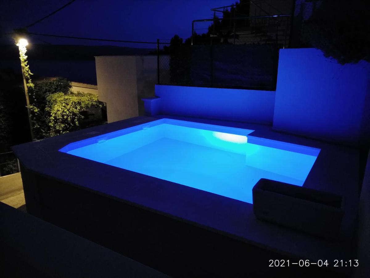 Private Pool And Sea View Apartment Омиш Экстерьер фото
